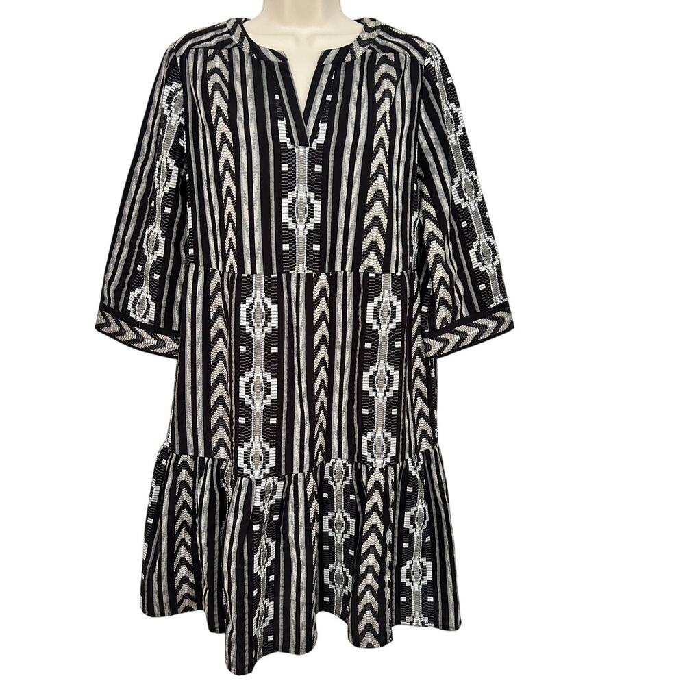 Chico's Dress Aztec Black and White V Neck Elbow Sleeve Ruffle Hem Size "4" XC